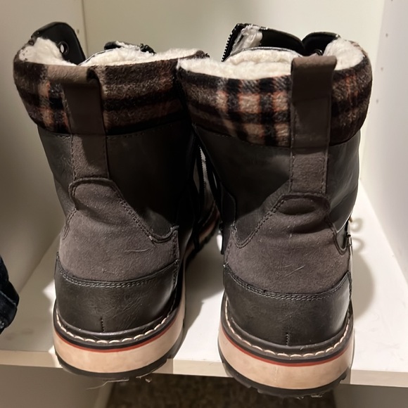 Men waterproof boots perfect for fall - Picture 2 of 4